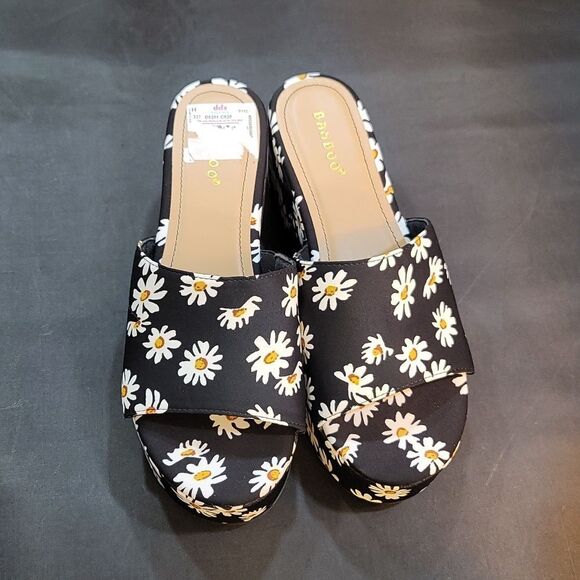 BRAND NEW BAMBOO NICHE-16 DAISY'S FLORAL EMBROIDERED DESIGN PLATFORM SAN… - Picture 2 of 16